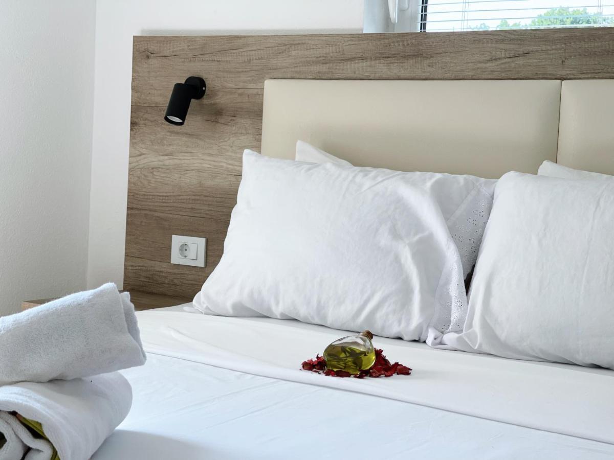 Guest House Koliqi - Hotel & Apartments Ulcinj Esterno foto