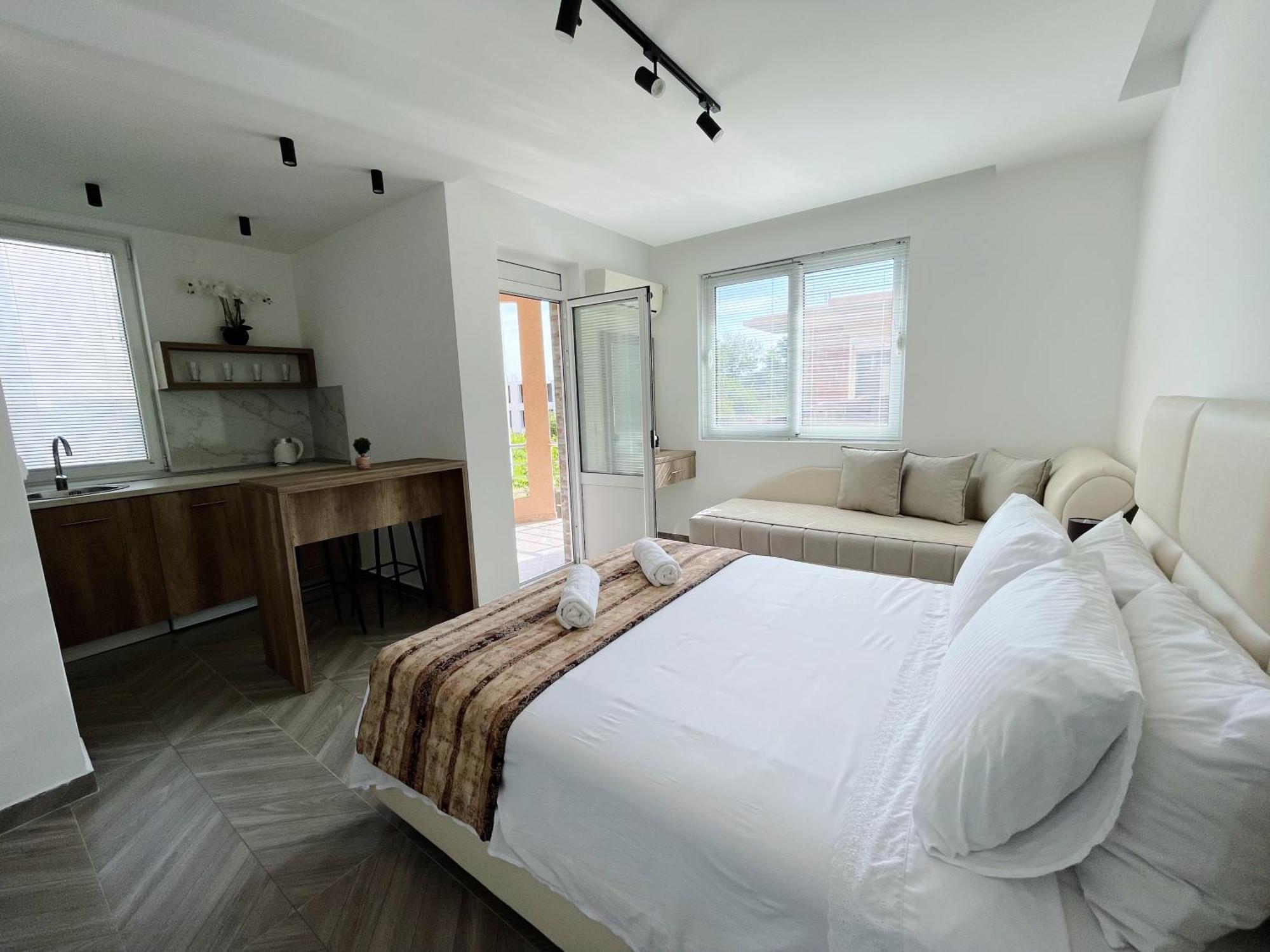 Guest House Koliqi - Hotel & Apartments Ulcinj Esterno foto