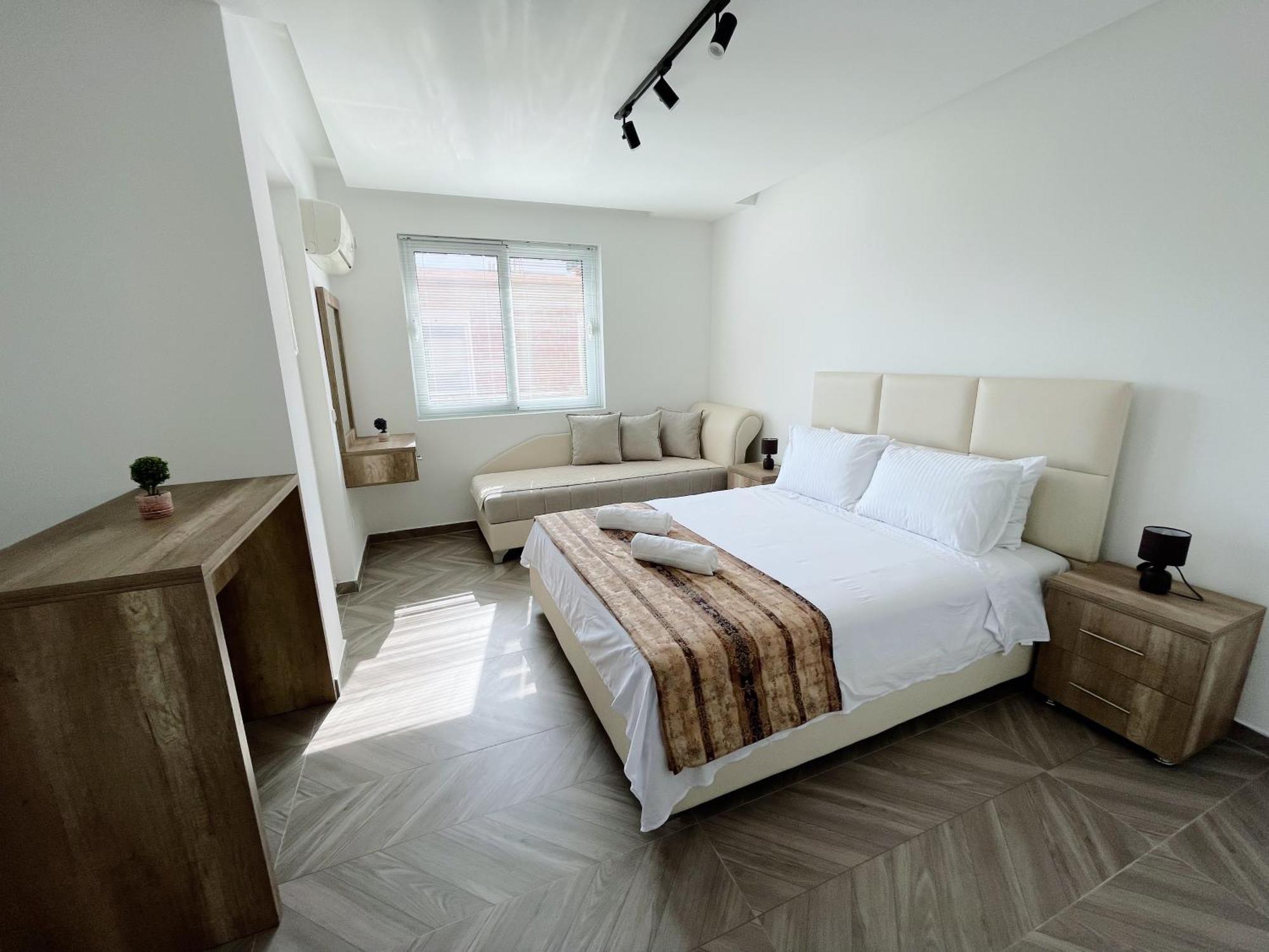 Guest House Koliqi - Hotel & Apartments Ulcinj Esterno foto