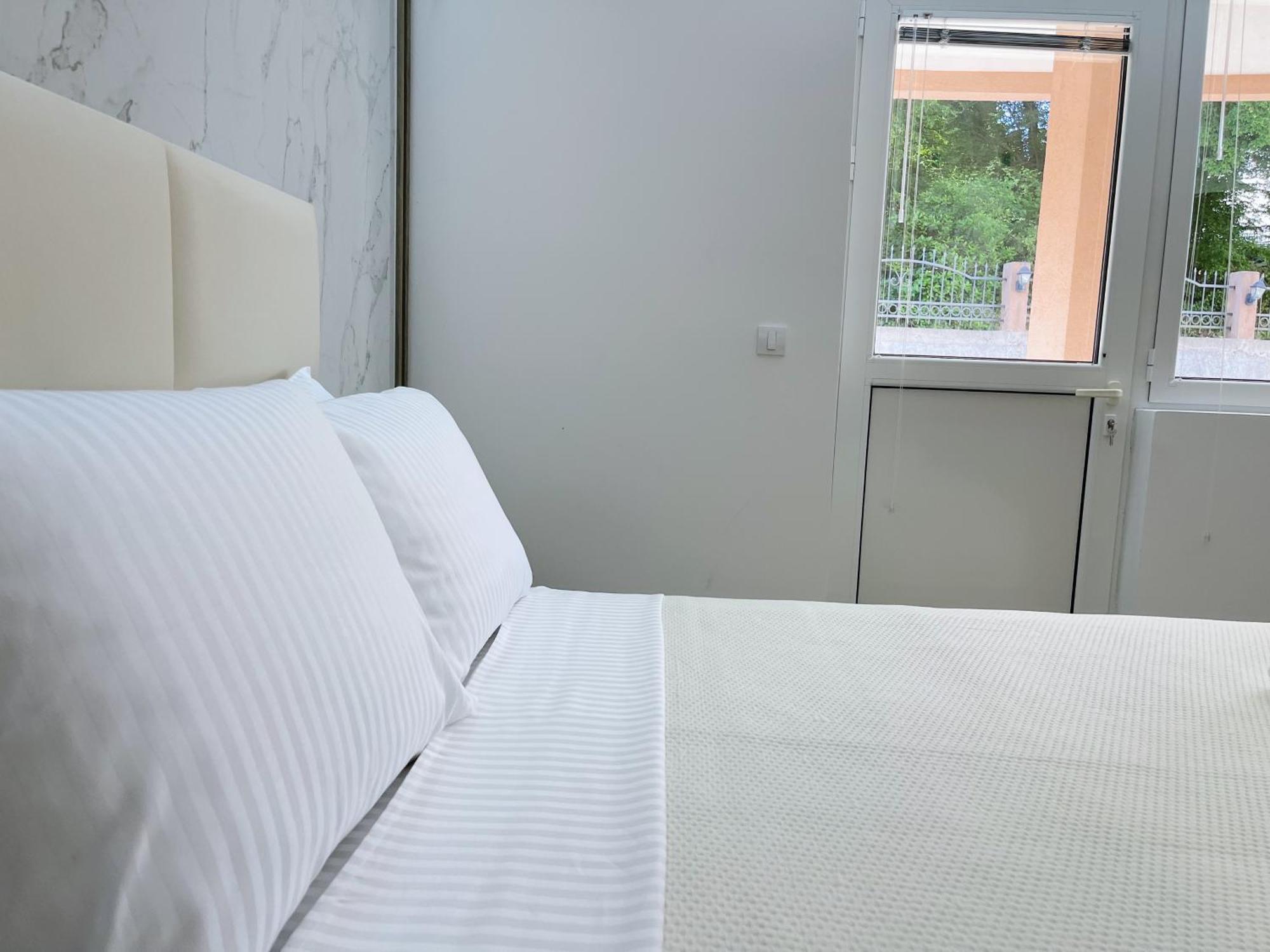 Guest House Koliqi - Hotel & Apartments Ulcinj Esterno foto