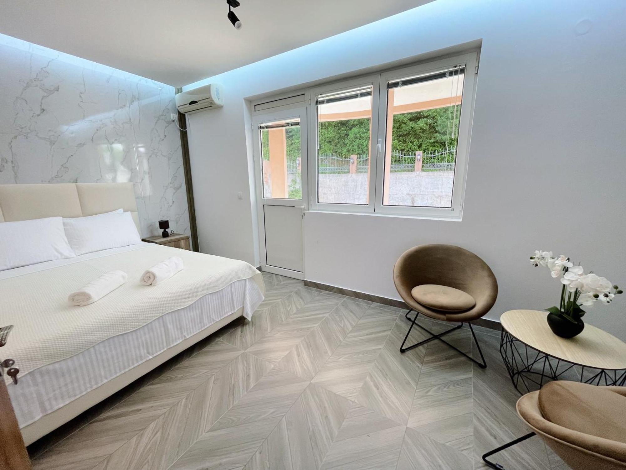 Guest House Koliqi - Hotel & Apartments Ulcinj Esterno foto